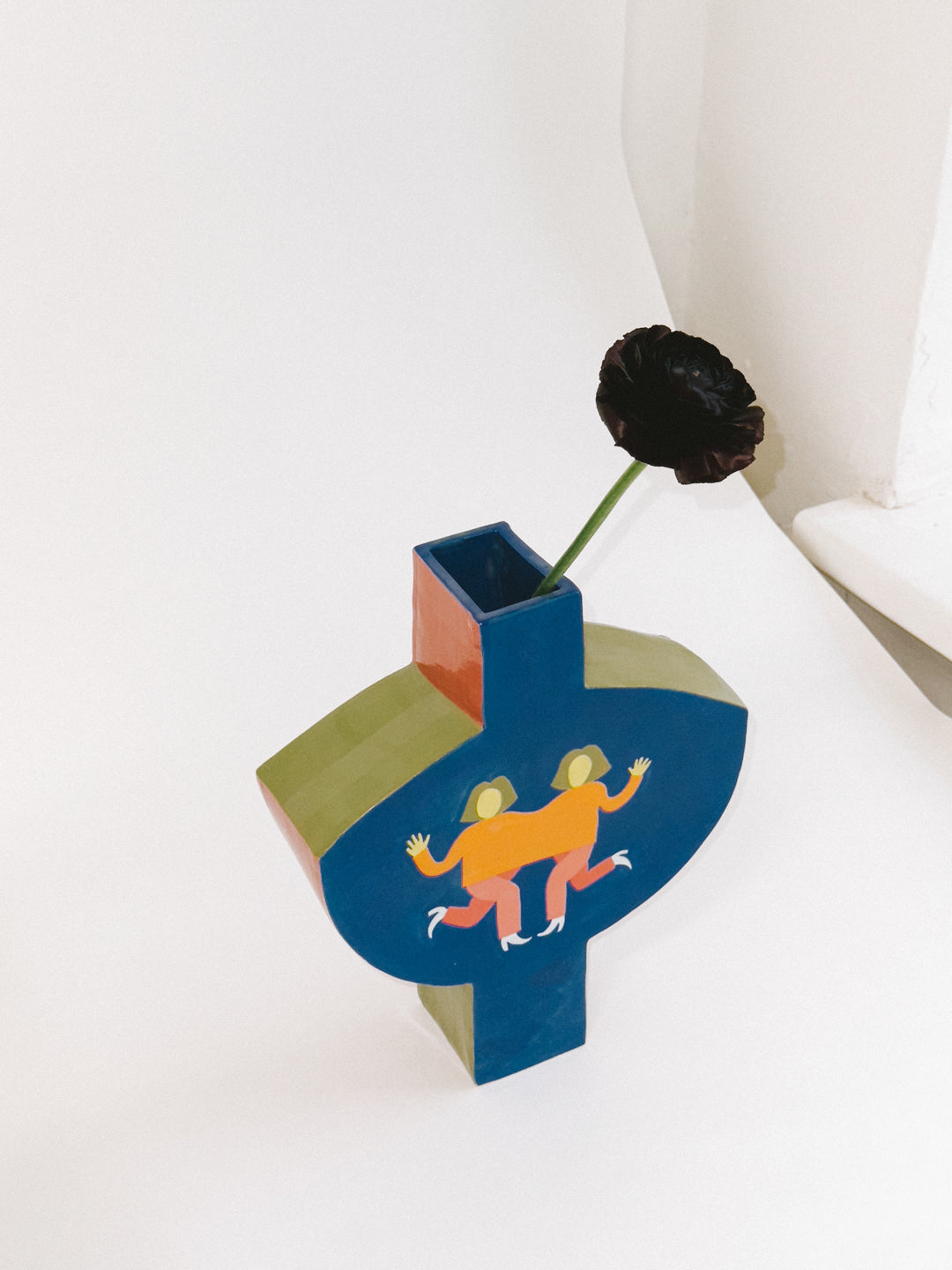 Dual Self Vase